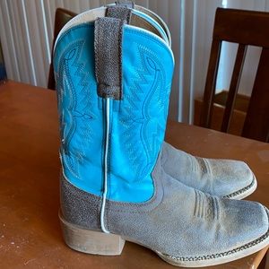 Ariat boots size 2.5 in kids
